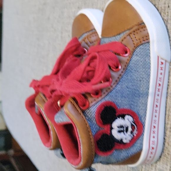 Disney Mickey Mouse Shoes - Picture 2 of 6